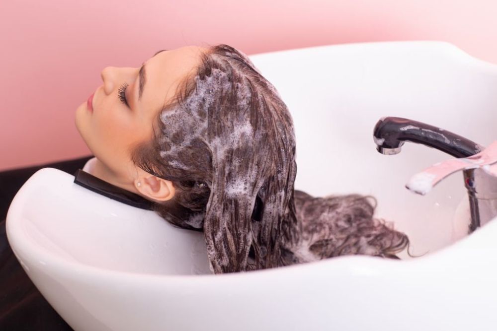 Natural Remedies and Best Shampoos for Hard Water Hair Damage